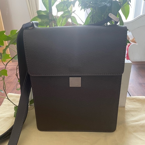 ⚡️⚡️‼️💲SALE⚡️⚡️Louis Vuitton Vintage crossbody Taiga Pochette Kurgan M32448 - Picture 1 of 12